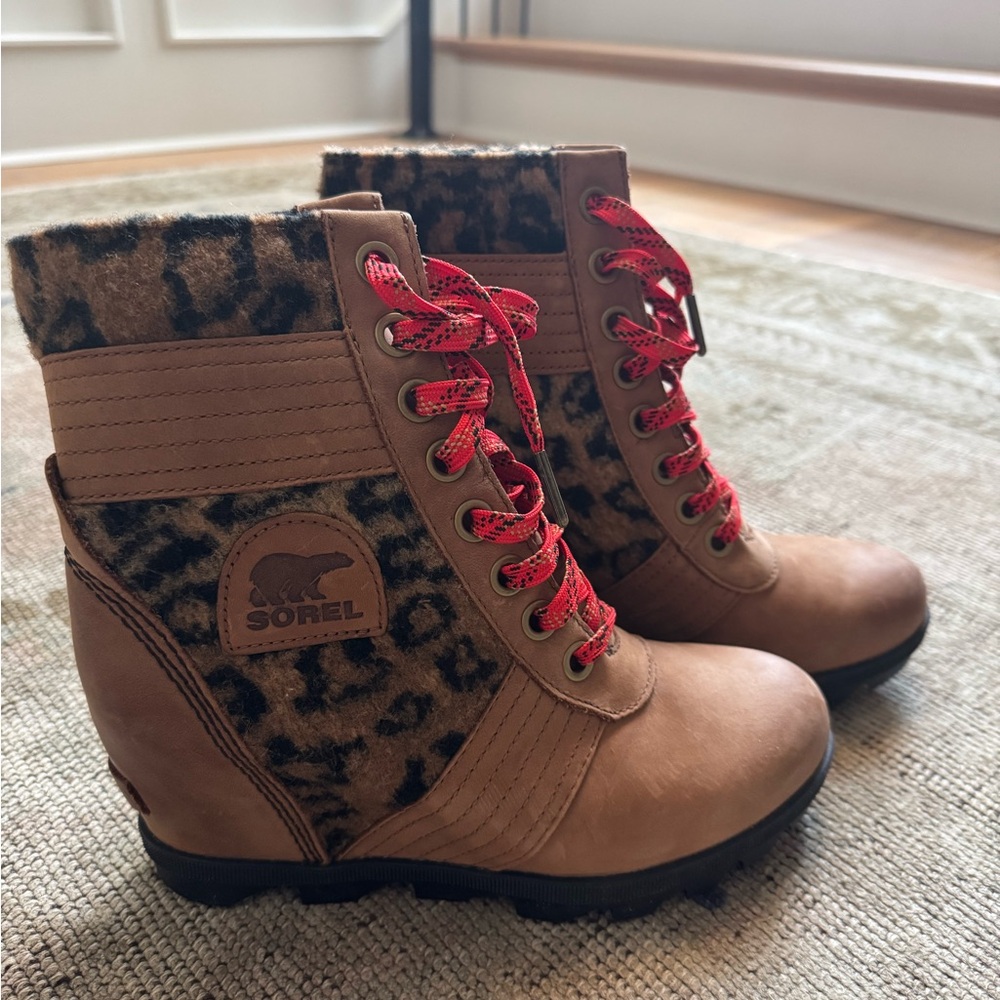 Sorel Lexi style boot sz 7.5. Neverworn. Wedge heel.